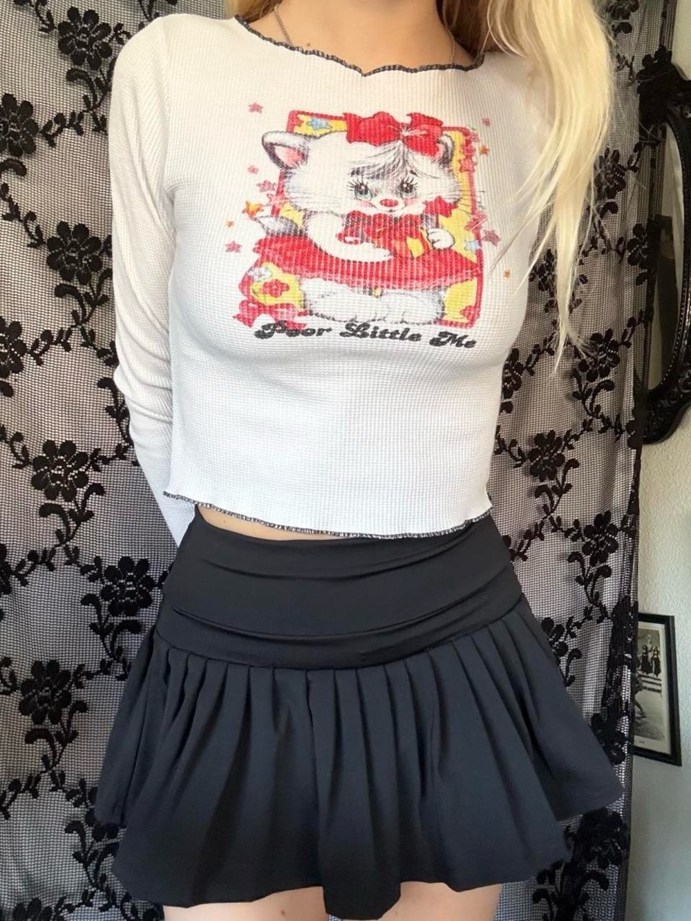 White Long-Sleeve Graphic Tee with Cute Kitten Print